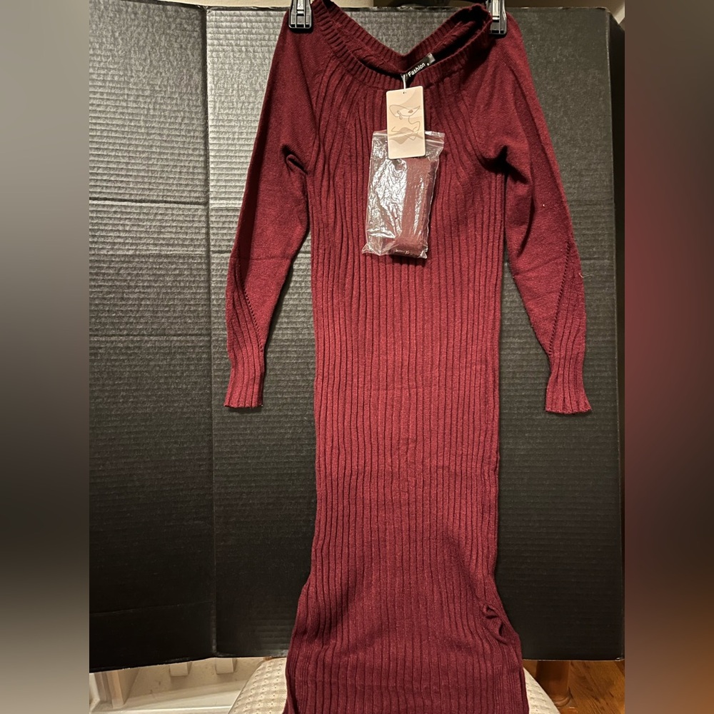 Fashion Long knitted casual dress with belt Maroon Small NWT